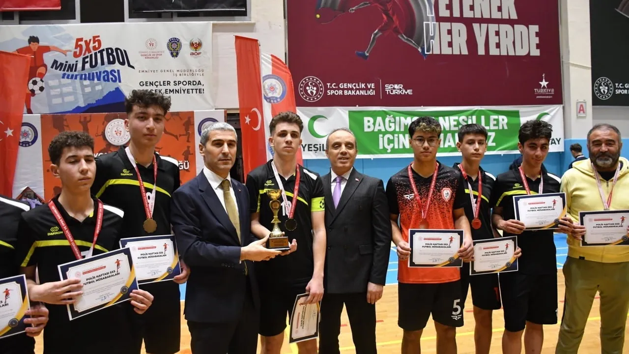 Afyonkarahisar'da 5x5 Mini Futbol Turnuvası Finali: Gençlere Sporla Yatırım
