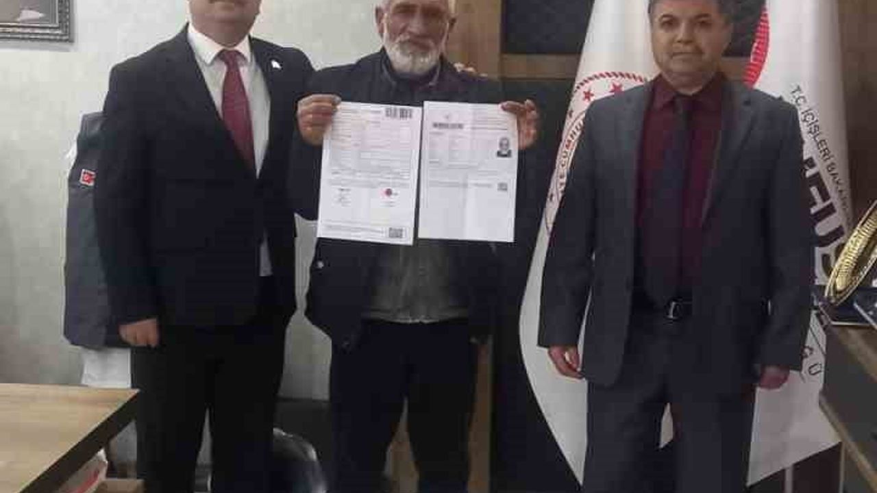 Afyonkarahisar'da 8 Kişilik Aile 'Vatansız' Statüsünden Çıkarıldı: Kimlik ve Vatandaşlık İşlemleri Tamamlandı