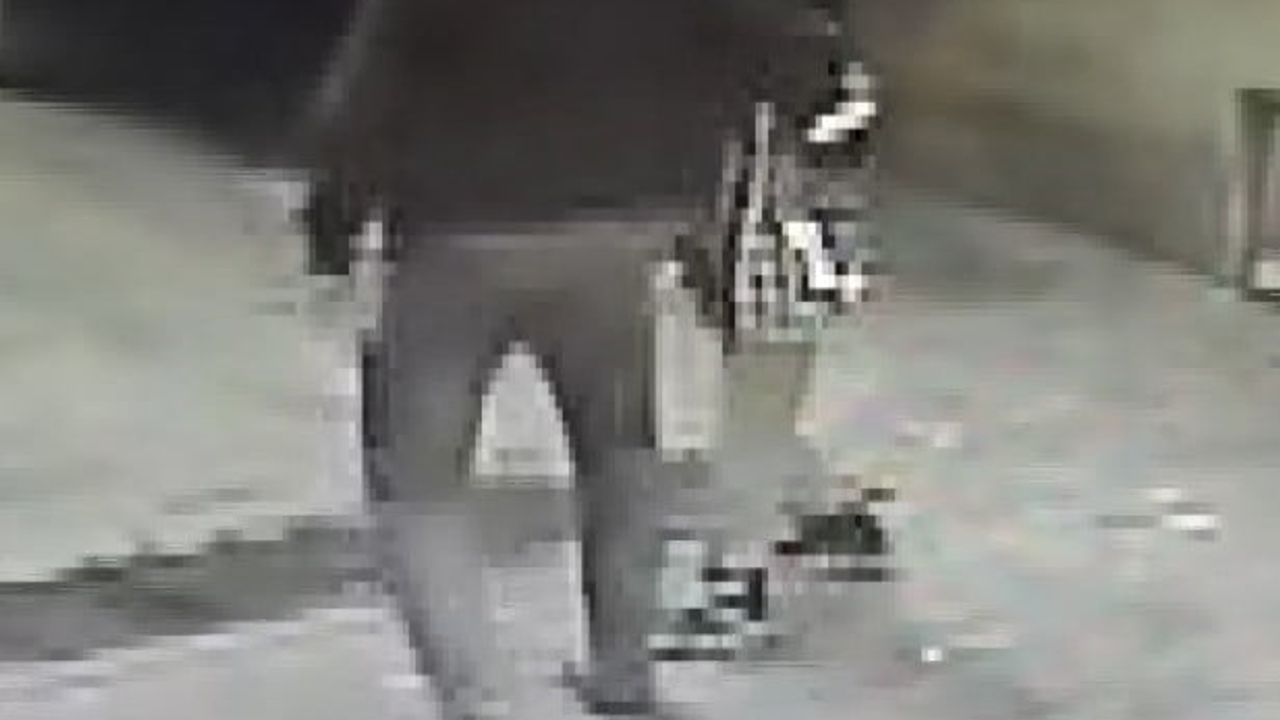 Afyonkarahisar'da 9 yaşındaki çocuğu darp eden şahsın saldırı anları güvenlik kamerasında