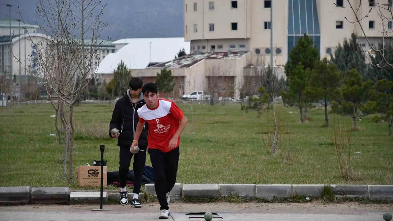 Afyonkarahisar'da Gençler Bocce Müsabakalarında Şuhut Anadolu Lisesi Çifte Zaferi