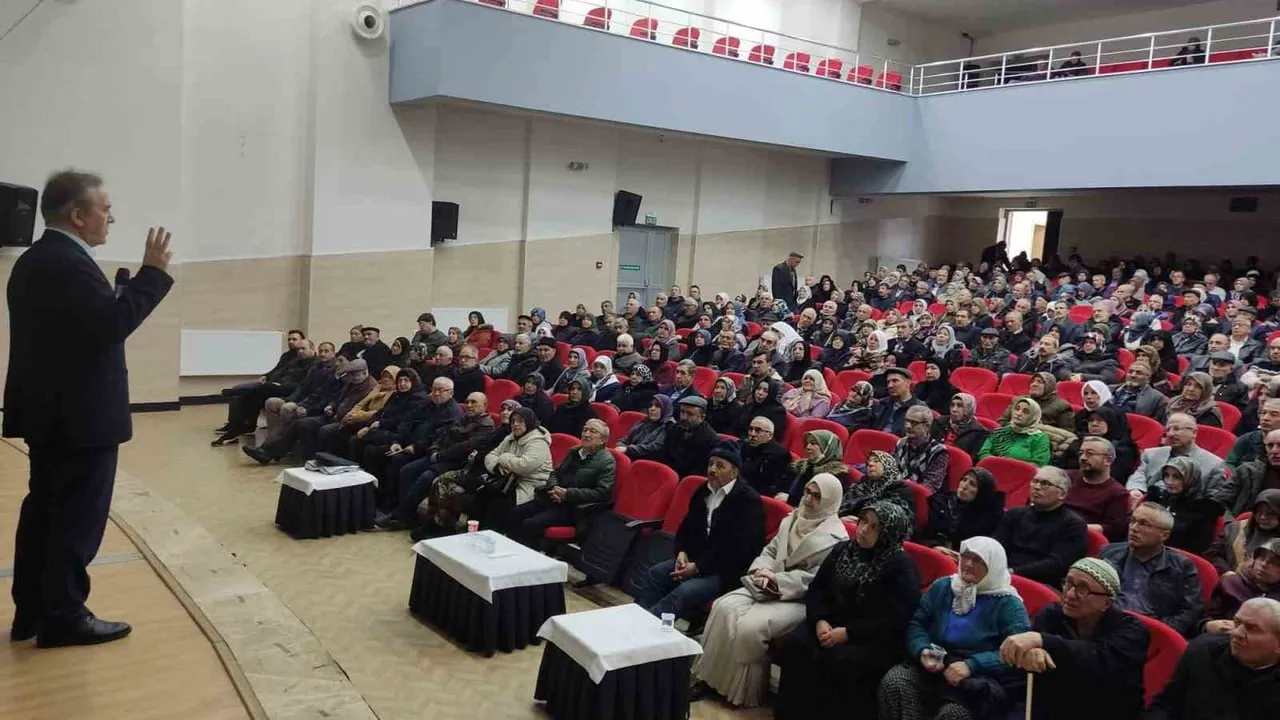 Afyonkarahisar'da Hacı Adaylarına Yönelik Hac Eğitim Seminerleri Düzenlendi