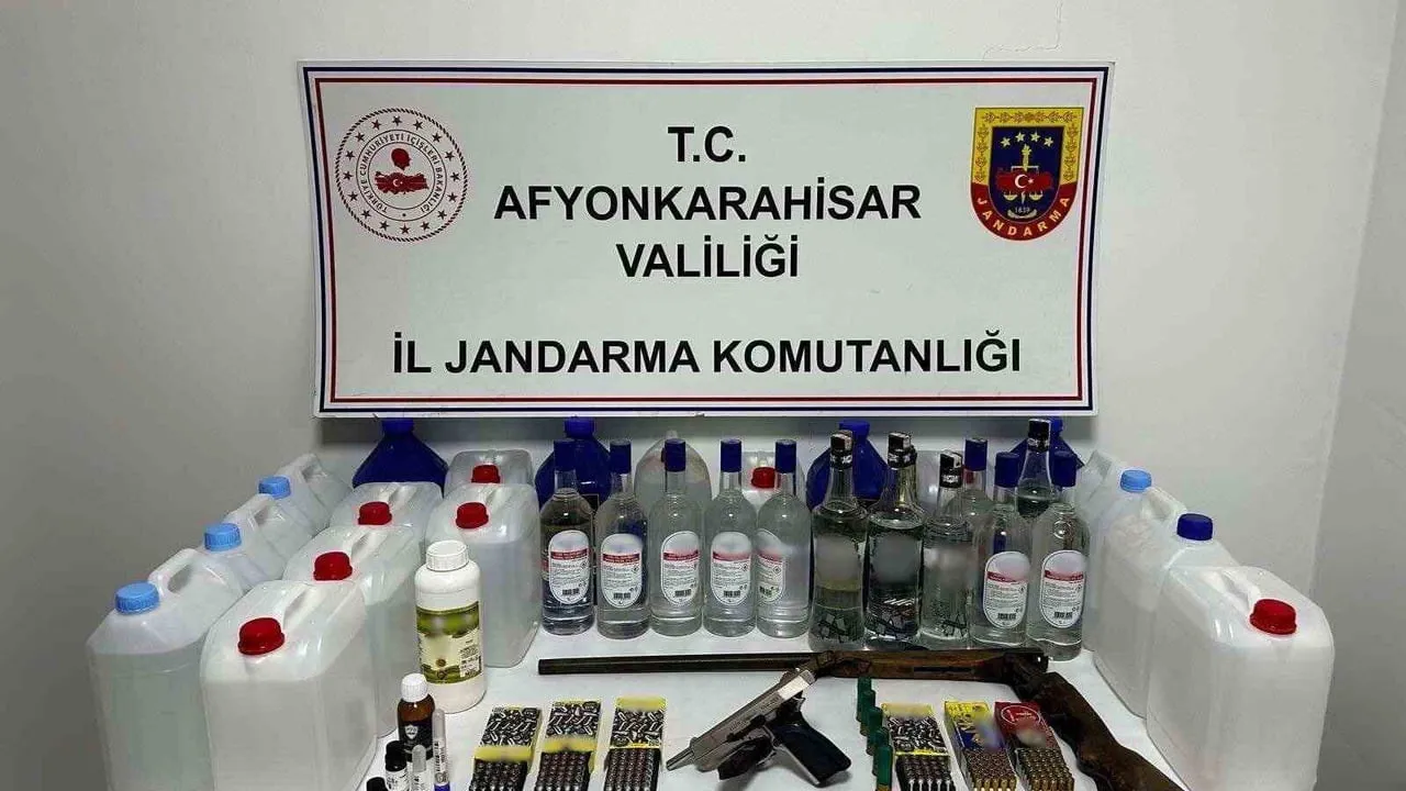 Afyonkarahisar'da jandarmadan sahte alkol ve ruhsatsız silah operasyonu