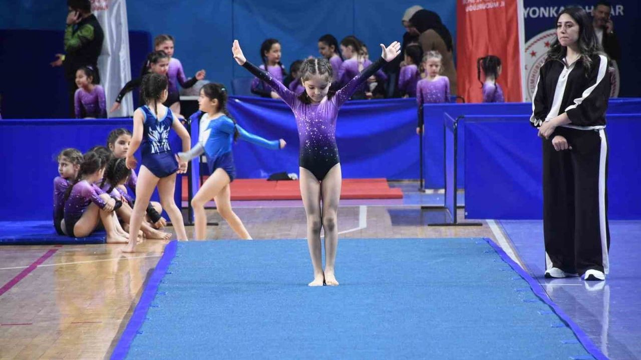 Afyonkarahisar'da Okul Sporları Cimnastik Müsabakaları tamamlandı