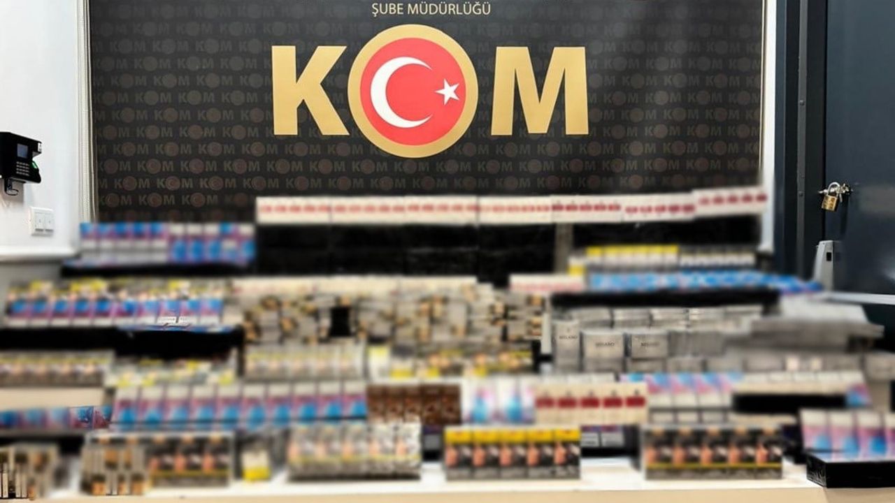 Afyonkarahisar'da saman yüklü iki tırda yaklaşık 5 bin paket kaçak sigara ele geçirildi