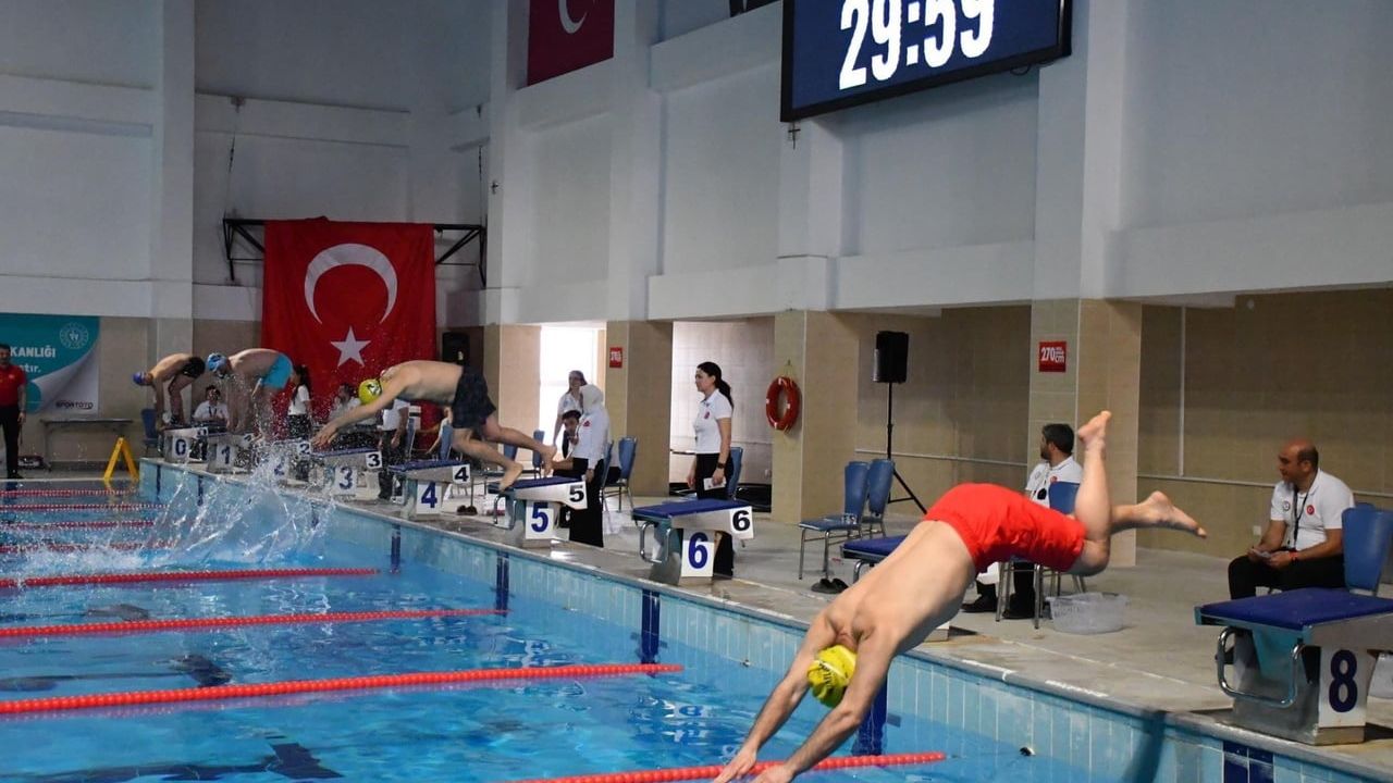 Afyonkarahisar'da Türk Devletleri Herkes İçin Yüzme Müsabakaları tamamlandı — 280 sporcu yarıştı