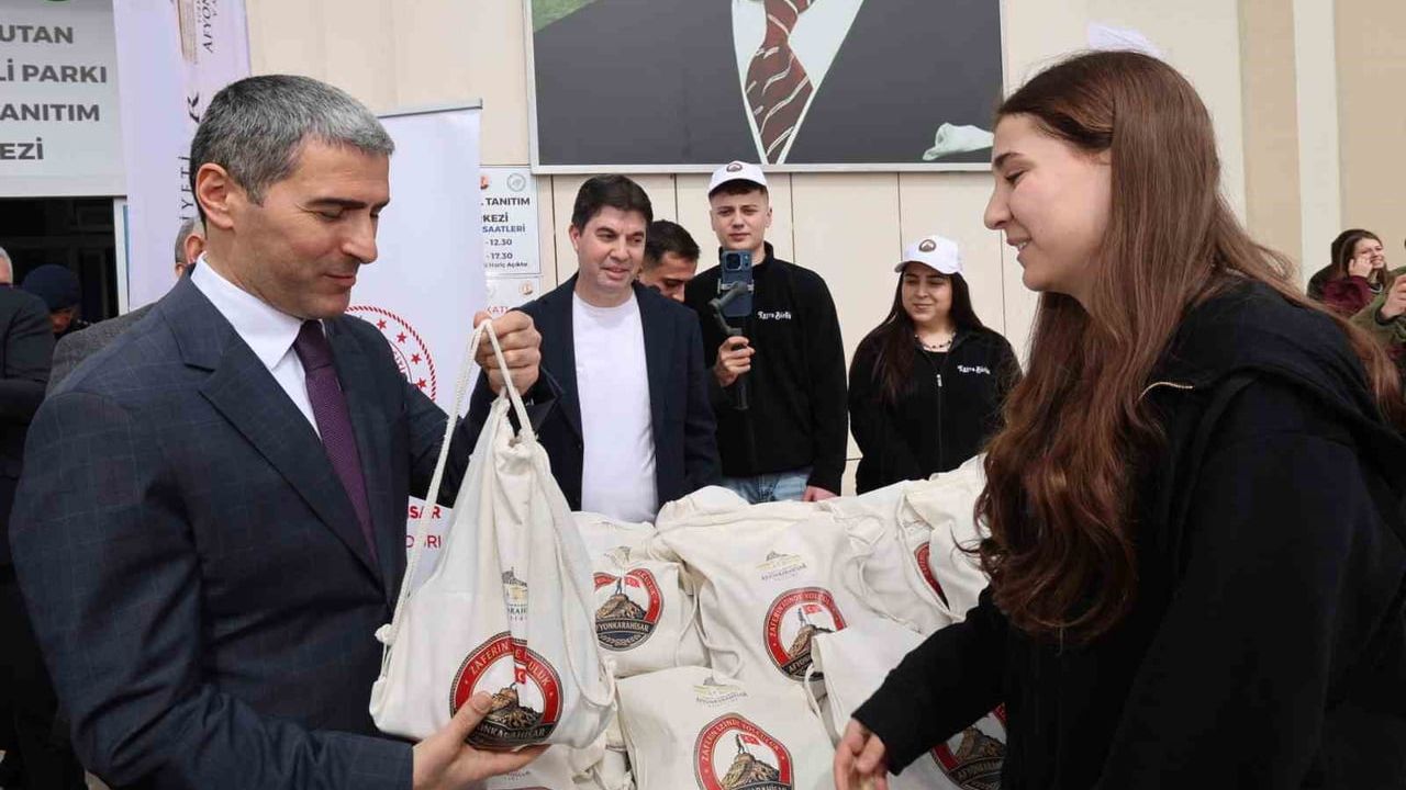 Afyonkarahisar'da 'Zaferin İzinde Yolculuk' Projesi Başladı: Yaklaşık 9 Bin 9. Sınıf Öğrencisine Büyük Taarruz Anlatılacak