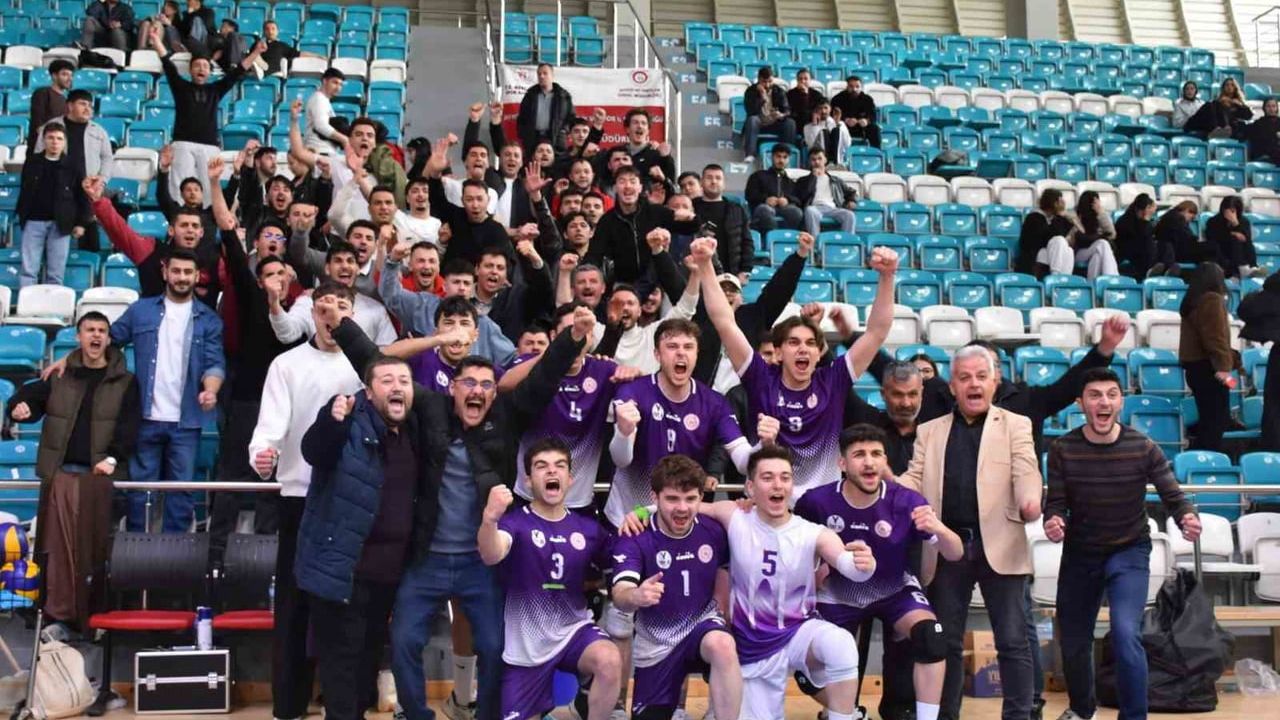 Afyonkarahisar GSB Yurt Takımı YURTLİG Voleybol Ege Grup Şampiyonu