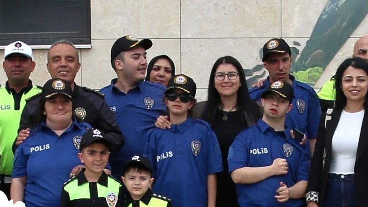 Afyonkarahisar İl Emniyet Müdürü Ahmet Birtan Erol, 2 Nisan'da otizmli bireyleri ağırladı