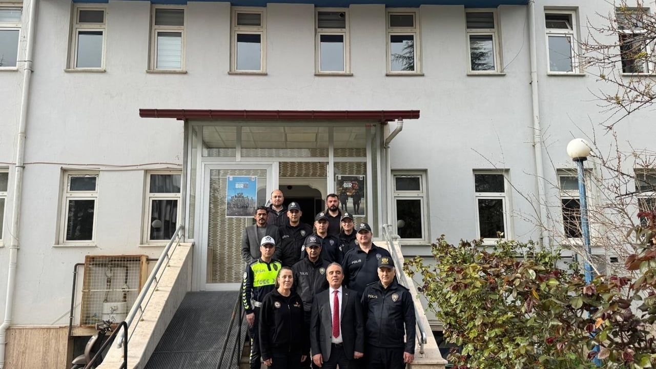 Afyonkarahisar İl Emniyet Müdürü Ahmet Birtan Erol, Dinar ve Sandıklı’da Asayiş Brifingi Aldı