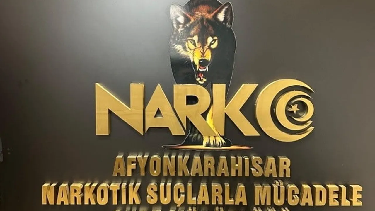 Afyonkarahisar: Otomobilde 25 gram uyuşturucu ve hassas terazi ele geçirildi, 2 kişi tutuklandı