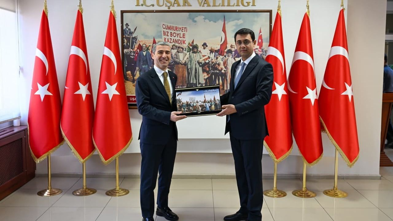 Afyonkarahisar Valisi Naci Aktaş’tan Uşak Valisi Serdar Kartal’a hayırlı olsun ziyareti