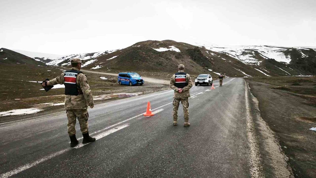 Ağrı'da Huzur ve Güven Uygulaması'nda 21 aranan şahıs yakalandı