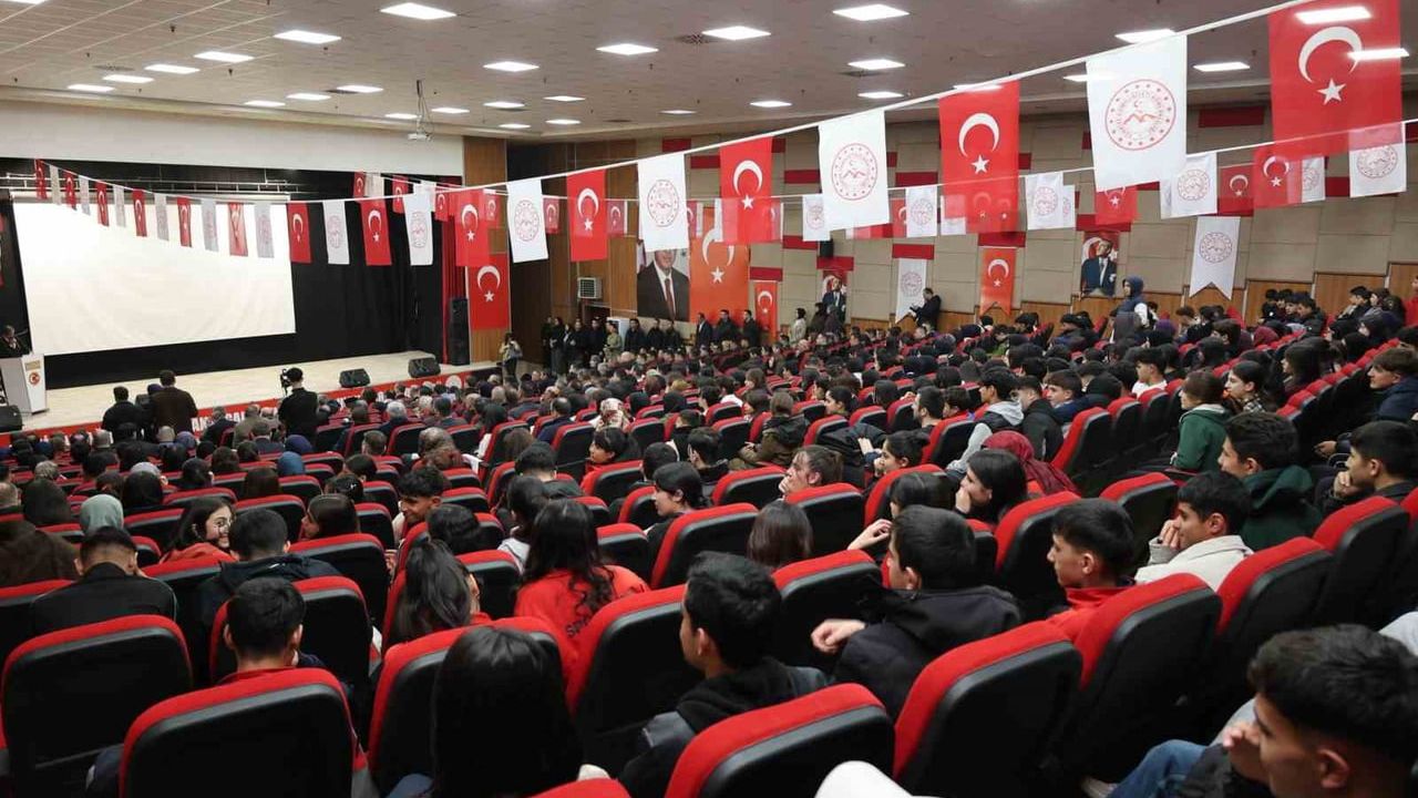 Ağrı'nın Düşman İşgalinden Kurtuluşunun 108. Yılı Törenlerle Anıldı