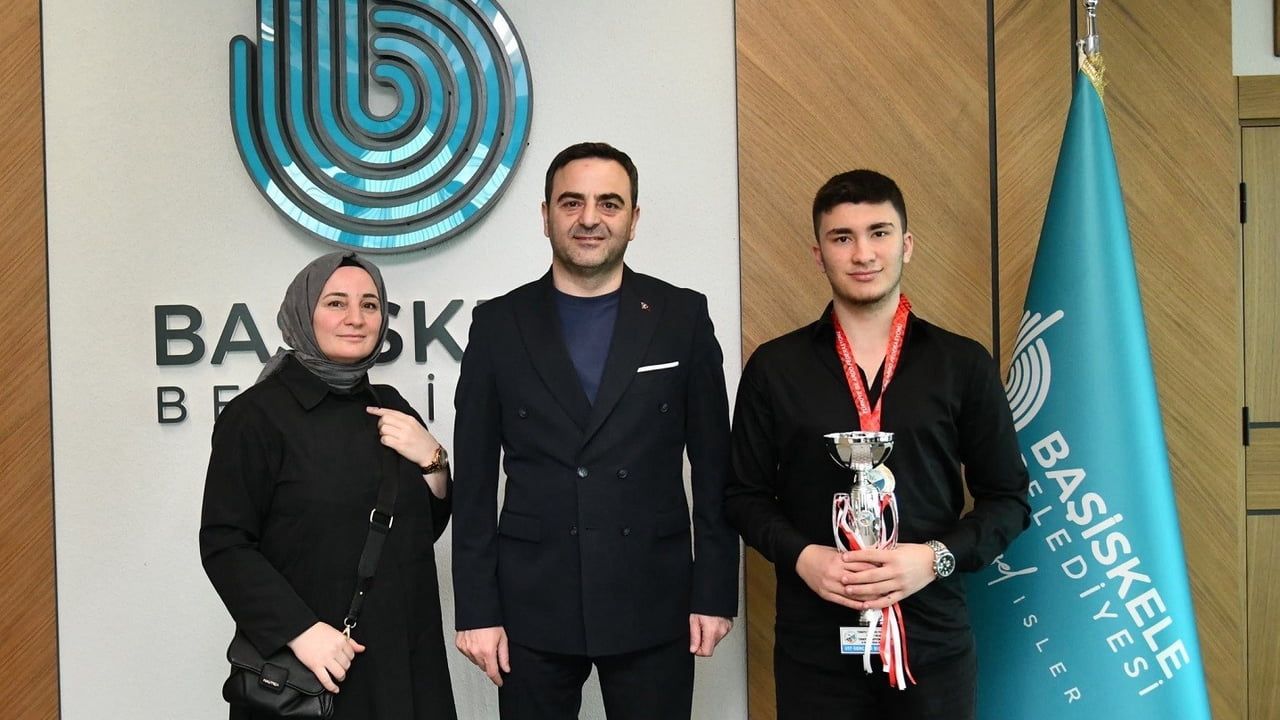 Ahmet Kerem Yıldırım Türkiye Bilardo Şampiyonası’nda birinci oldu, Başkan Yasin Özlü ile buluştu