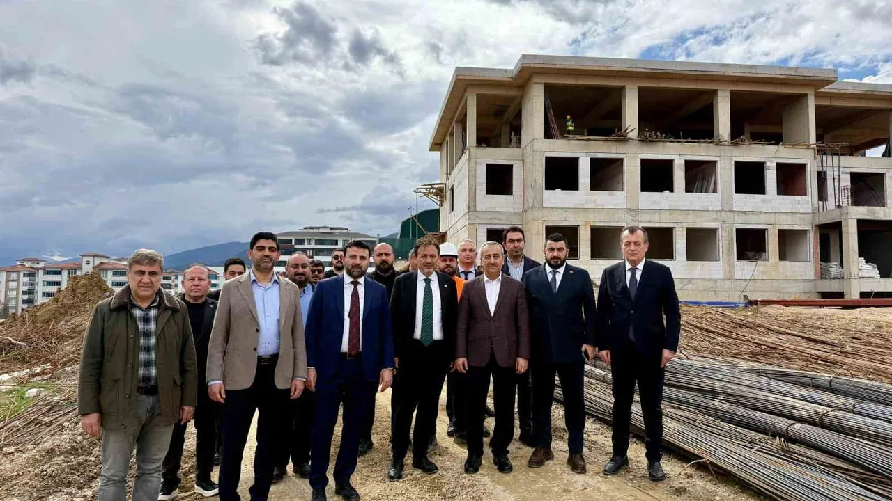 AK Parti Heyeti Karabük’te 419 Kişilik Yurt ve Eğitim Yatırımlarını İnceledi