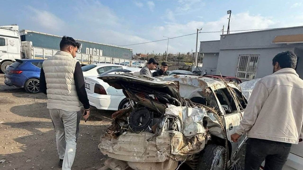 Akçakale'de kontrolden çıkan otomobil devrildi: Sürücü yaşamını yitirdi