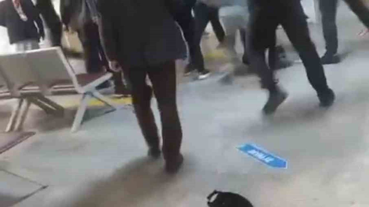 Akçakale Devlet Hastanesi acil servisinde iki aile arasında kavga, cep telefonu kamerasında