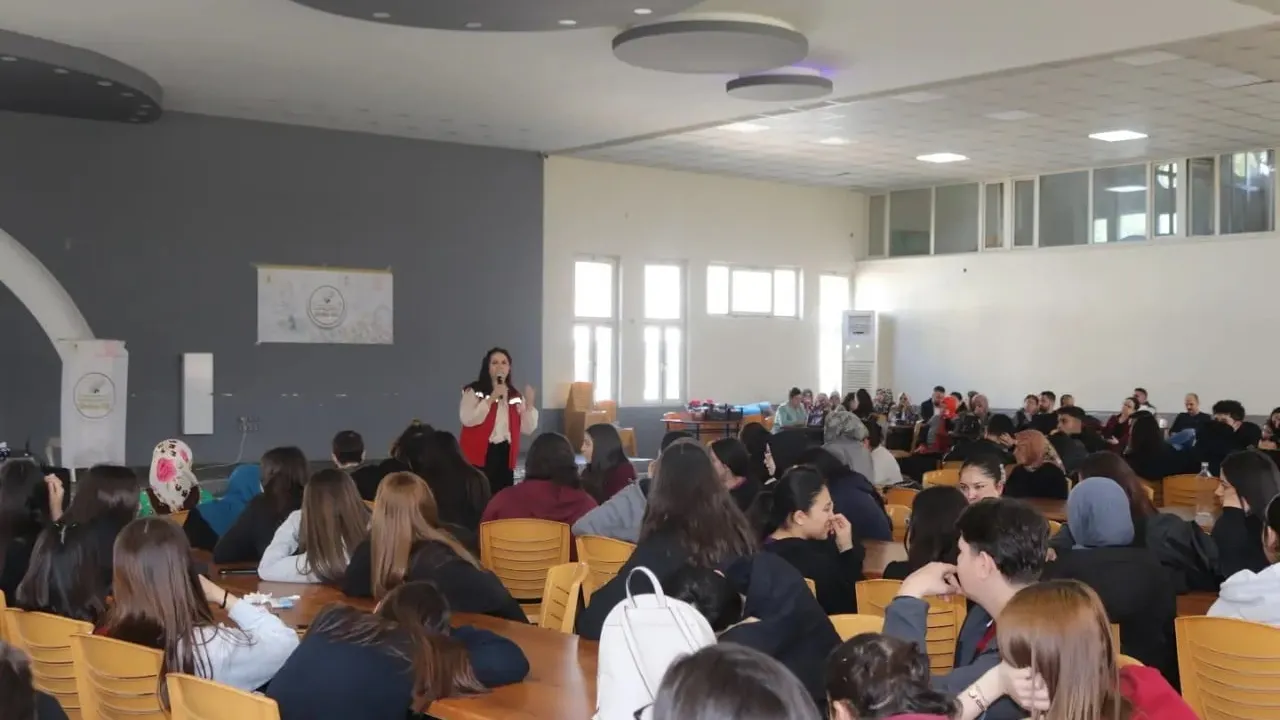 Akhisar'da 'Kadın Eli Projesi' ile öğrenci ve velilere gıda güvenliği eğitimi