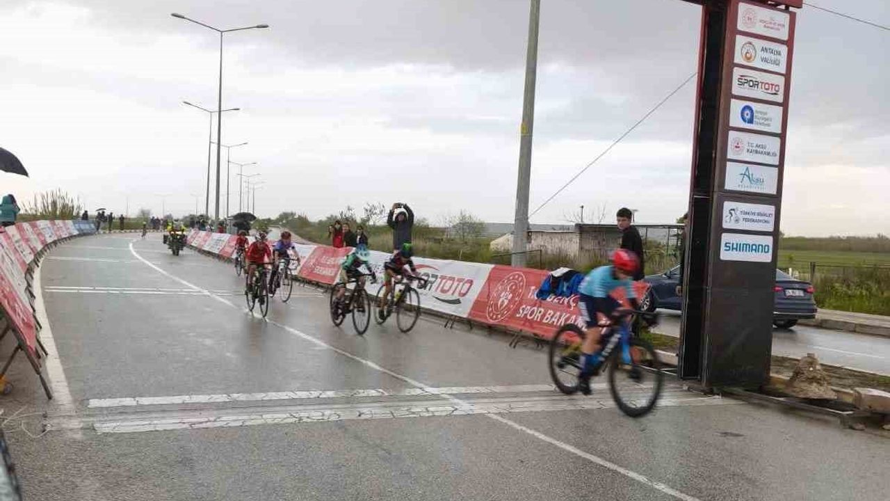 Akhisar İlçe SK, Türkiye Kupası 3. Etap PYY Antalya'da bireysel ve takım klasmanında birinci oldu