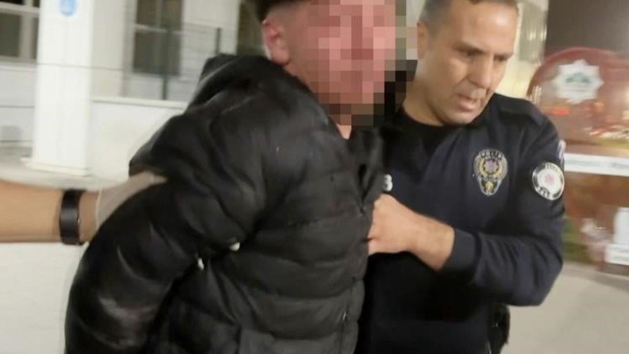 Aksaray'da 20 yaşındaki genç annesinin sevgilisini bıçakladı; yaralanan adam hayatını kaybetti