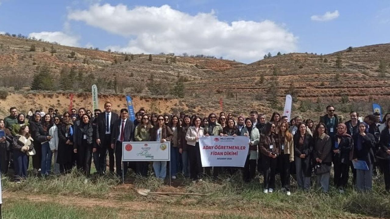 Aksaray'da Aday Öğretmenler Binlerce Fidanı Toprakla Buluşturdu