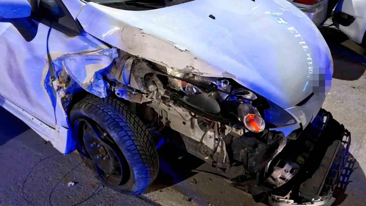 Aksaray'da alkollü sürücü hatalı sollama yapıp üç araca çarptı