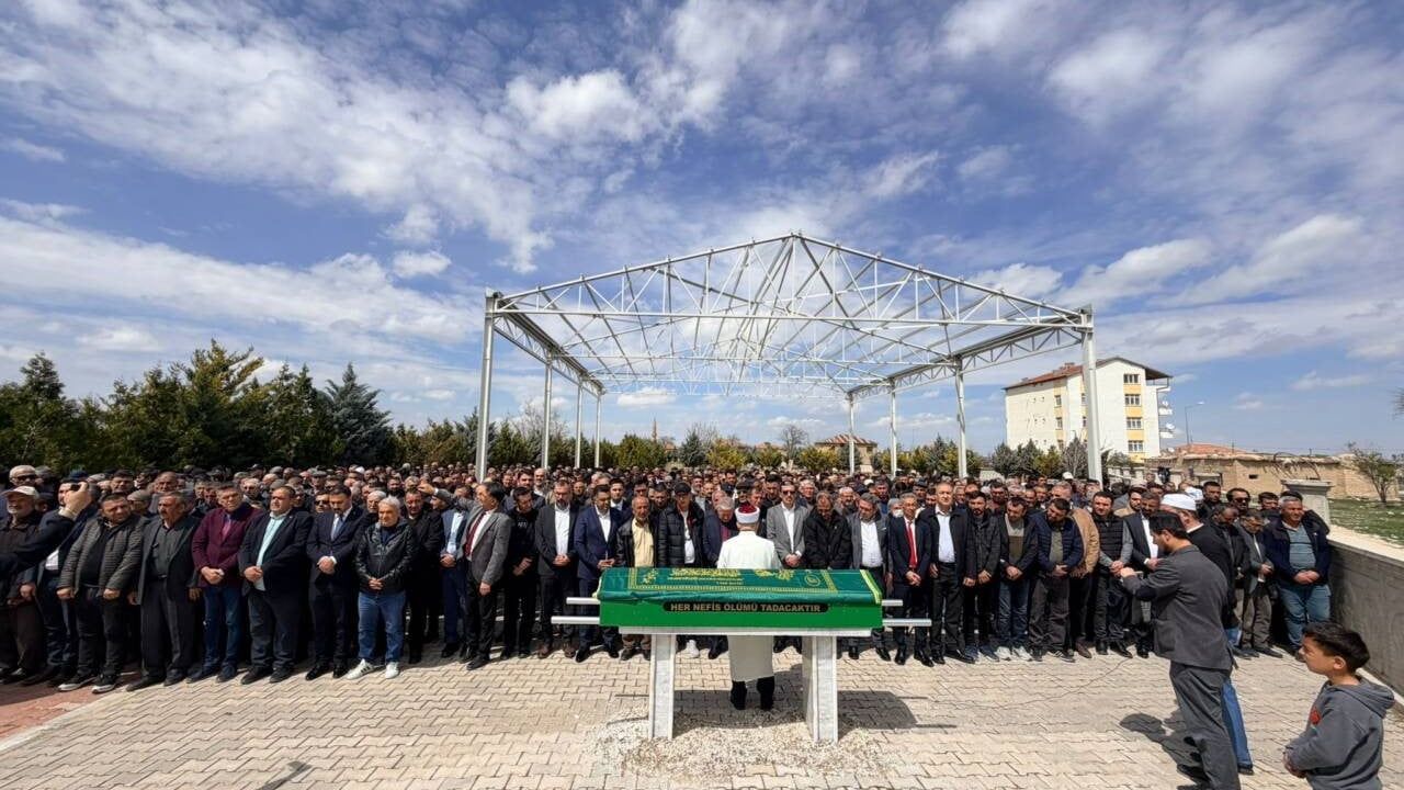 Aksaray'da kalp krizi geçiren kameraman Harun Koç son yolculuğuna uğurlandı