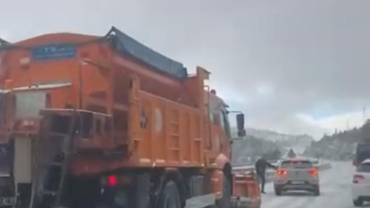 Akseki-Seydişehir karayolunda kar yağışı: Karayolları ve trafik ekipleri müdahale ediyor