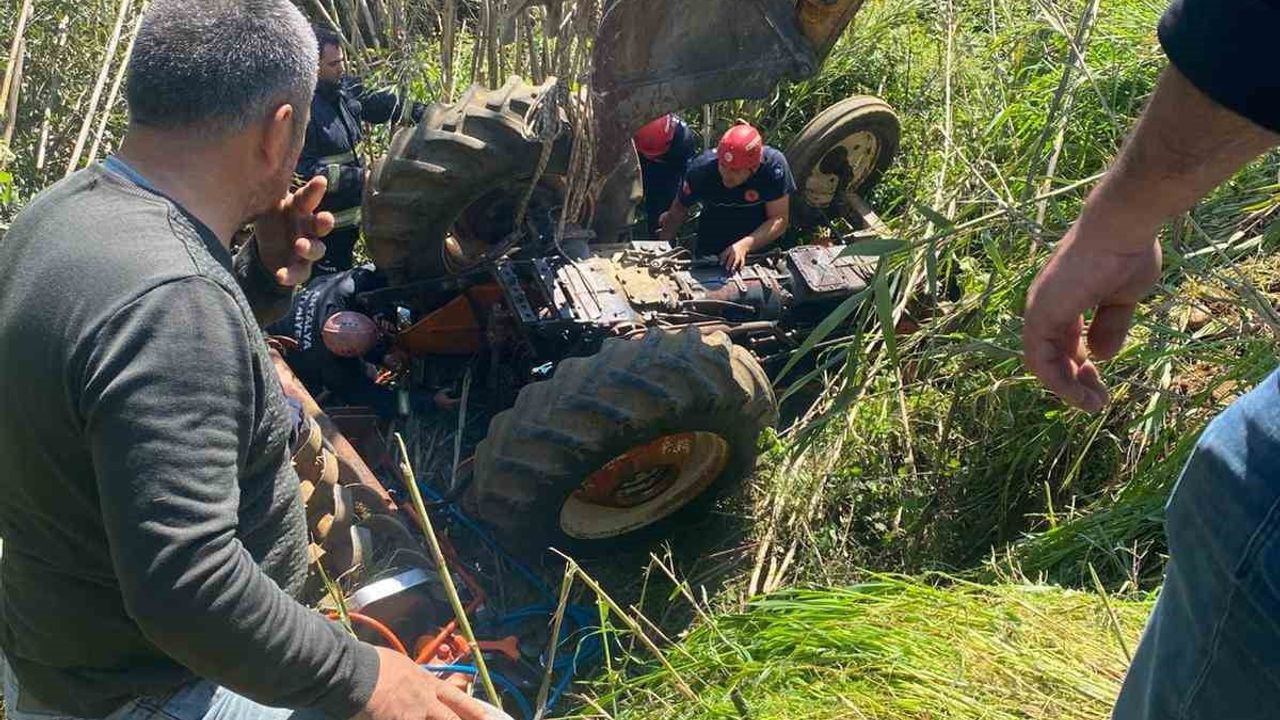 Aksu'da traktör dereye devrildi: 54 yaşındaki çiftçi Mehmet Üstün hayatını kaybetti