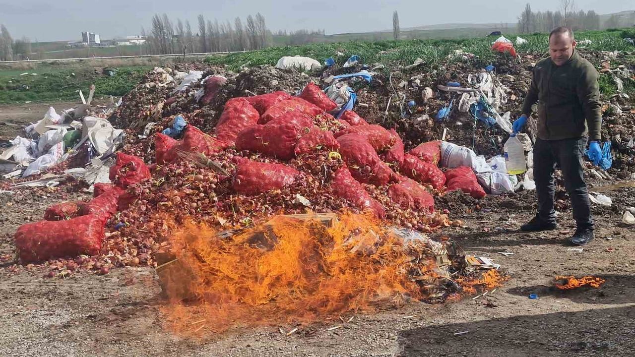 Alaca’da ele geçirilen 70 karton kaçak sigara ve 5 litre el yapımı alkol imha edildi