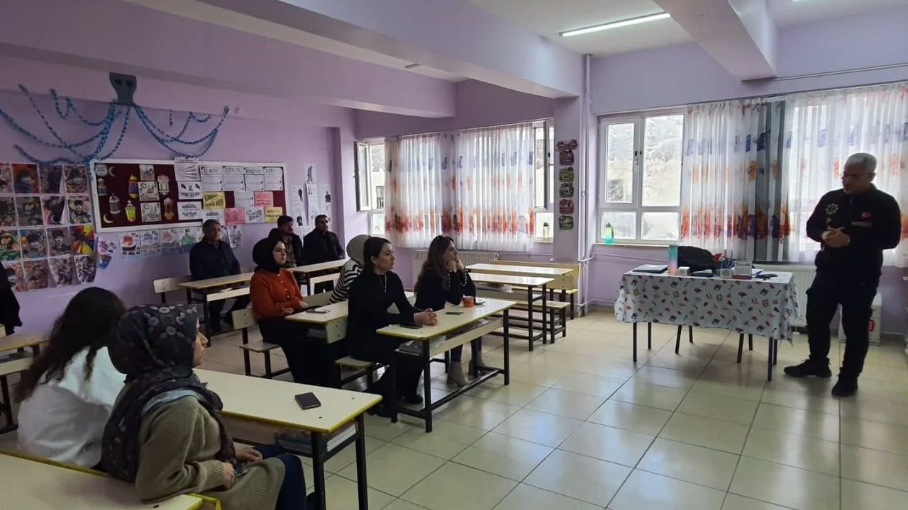 Alacakaya'da narkotik suçlarla mücadele eğitimi: öğretmenler, veliler ve kamu personeline bilgilendirme