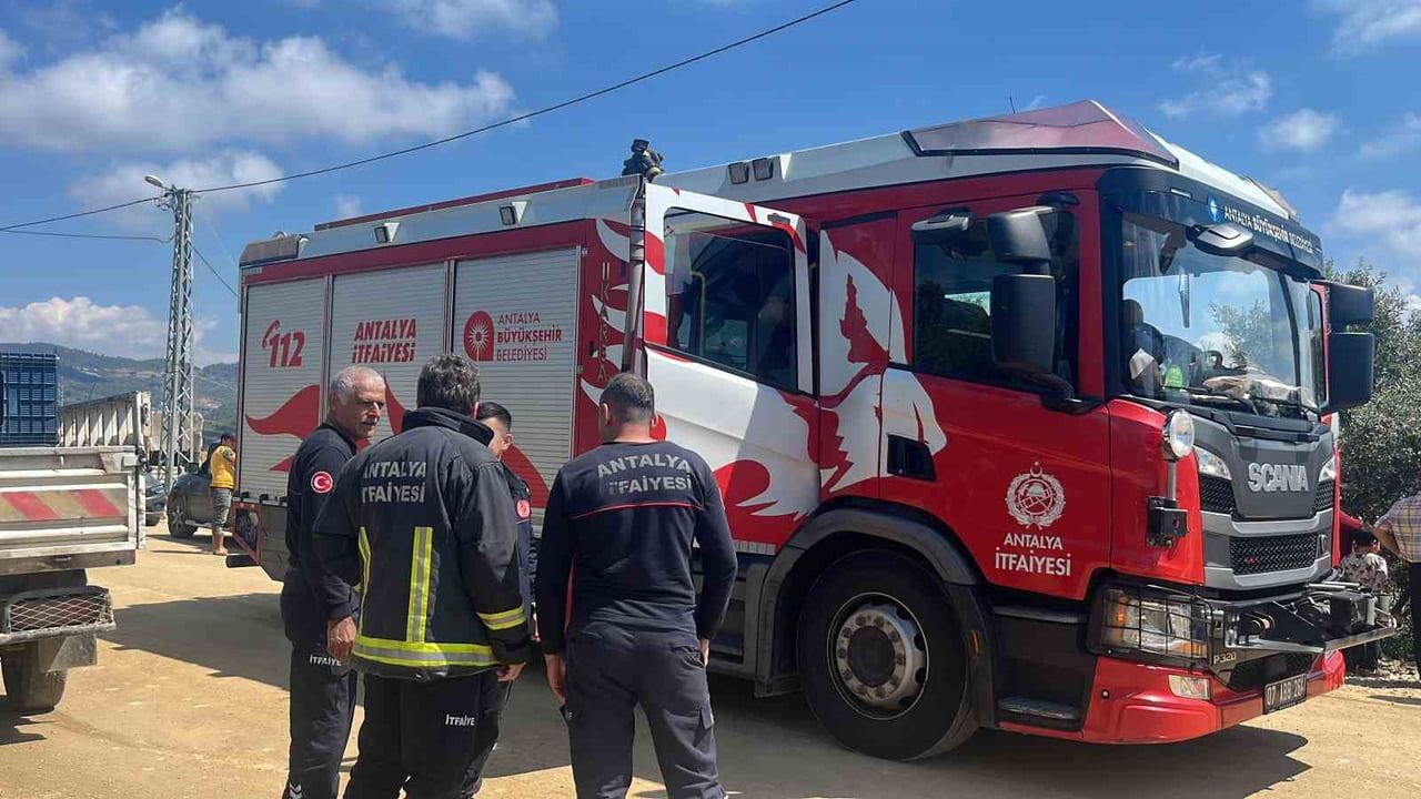 Alanya'da traktör seraya devrildi: 1 kişi hayatını kaybetti