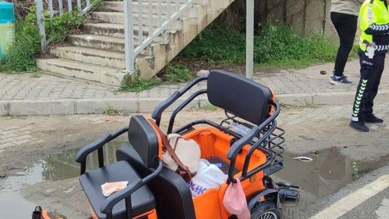 Alanya'da vinçle elektrikli üç tekerlekli motosiklet çarpıştı: Rus uyruklu sürücü hayatını kaybetti