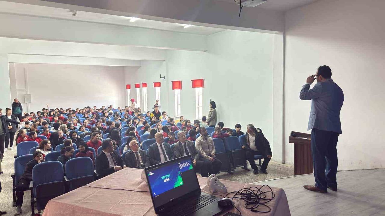 Alaplı'da TÜBİTAK Bilim Söyleşileri: Öğrencilere Artırılmış, Sanal ve Karma Gerçeklik Tanıtıldı