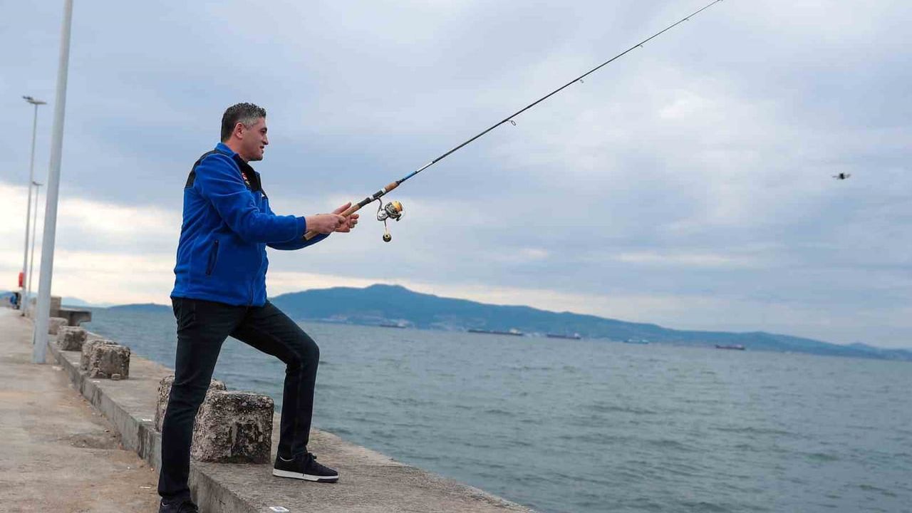 Aliağa'da 6. Geleneksel At-Çek Balık Avı Festivali Albest Ağapark'ta gerçekleştirildi