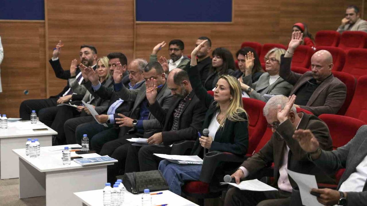 Aliağa Meclisi'nde encümen ve komisyon üyeleri belirlendi