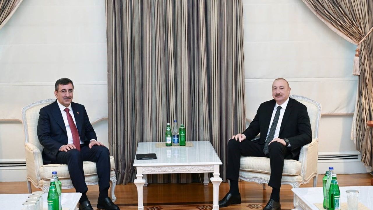 Aliyev, Cumhurbaşkanı Yardımcısı Cevdet Yılmaz'ı Bakü'de kabul etti