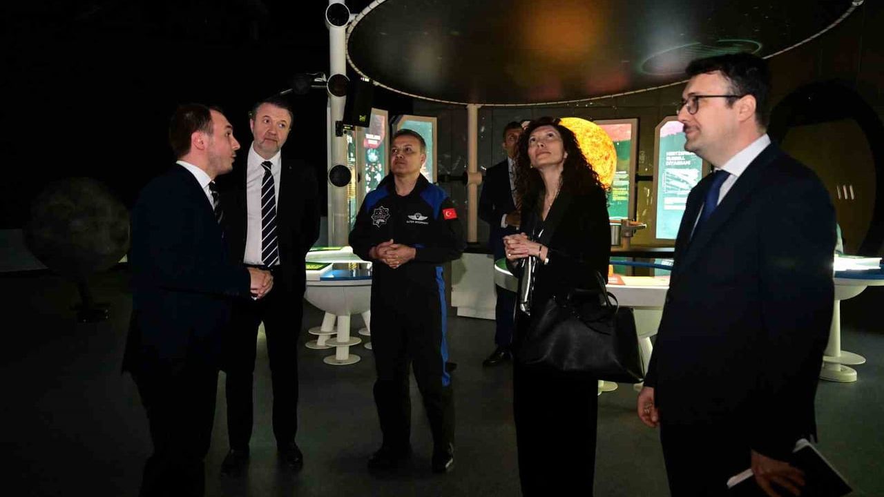 Alper Gezeravcı GUHEM'de Türkiye'nin ilk insanlı uzay misyonu deneyimlerini anlattı