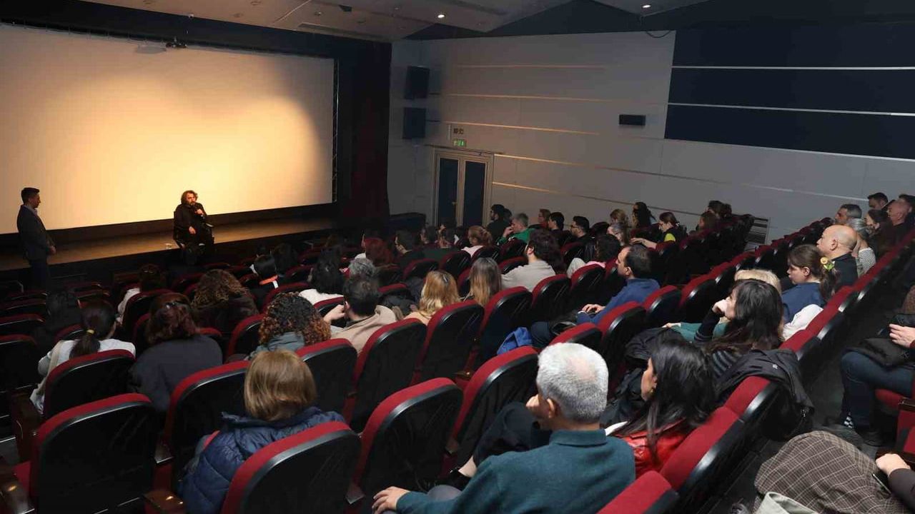 Altın Portakallı Yönetmen Seyfettin Tokmak Nilüfer’de 'Tavşan İmparatorluğu'nu Anlattı