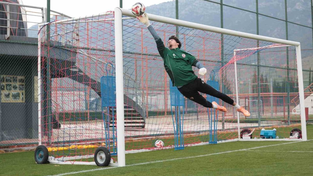 Altınordu kalecisi Arif Şimşir, 8 penaltıdan 7'sini kurtardı