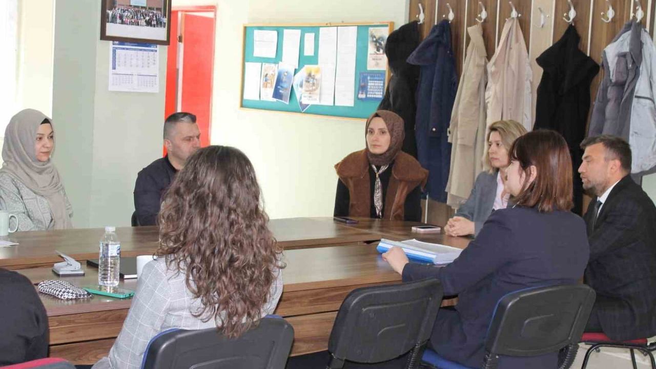 Altıntaş'ta mesleki eğitimin güçlendirilmesi: Tuba Sinan'ın Şehit Polis Elvan Özbay MTAL ziyareti
