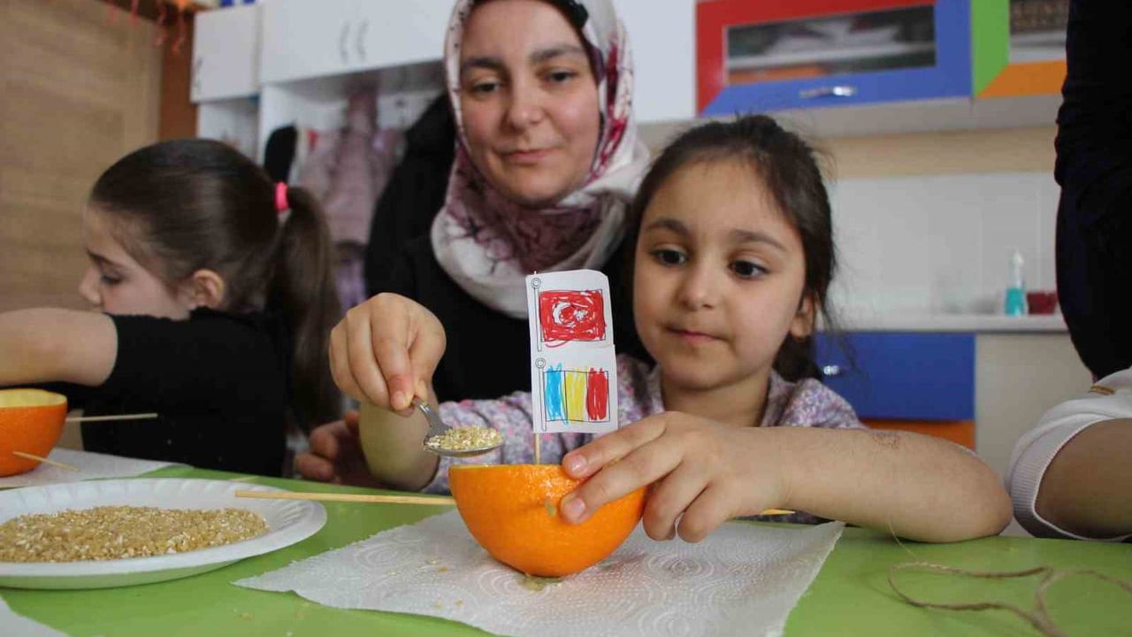 Amasya'da Ana Sınıfı Öğrencileri Portakal Kabuğundan Kuş Yemliği ve Yuva Hazırladı