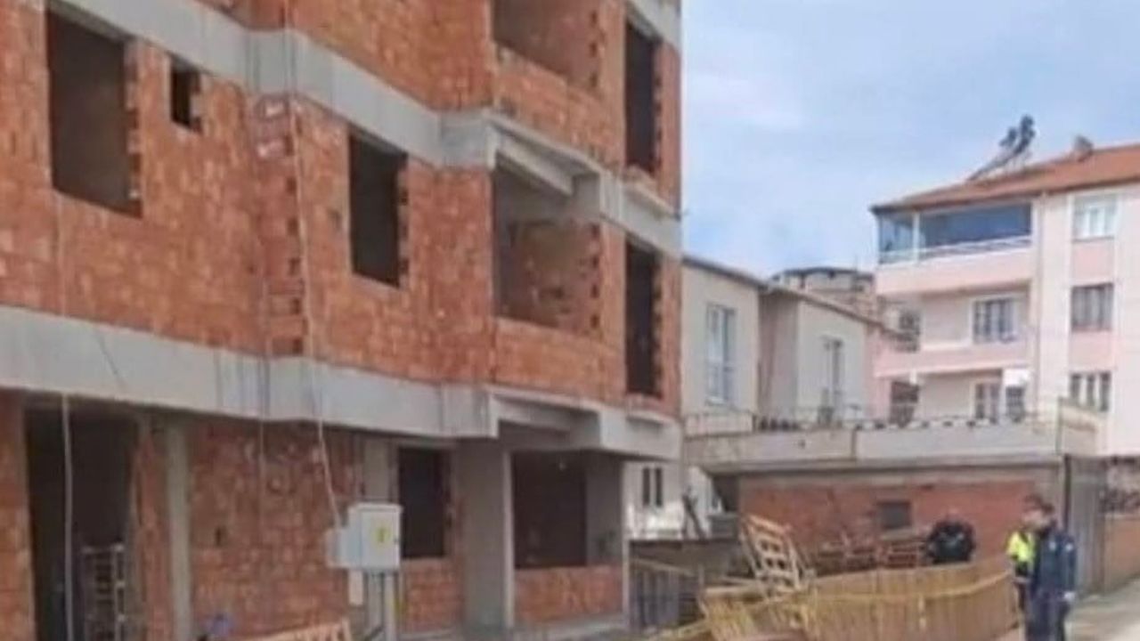 Amasya Suluova'da inşaat çatısından düşen işçi Sadık Güney hayatını kaybetti