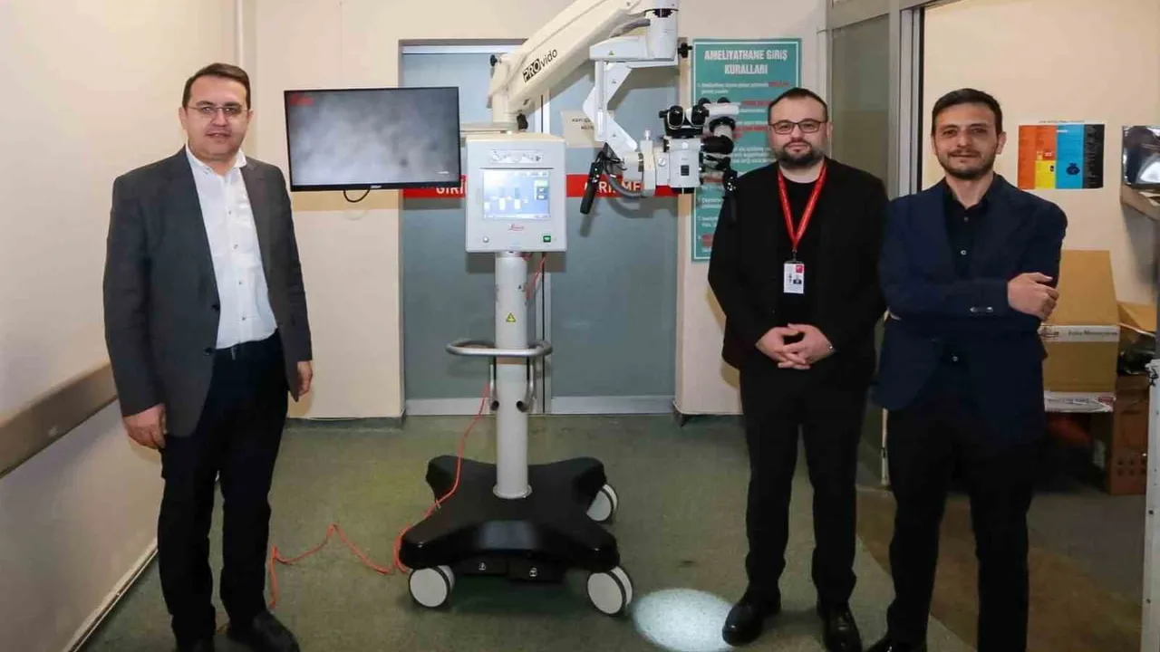 Amasya Üniversitesi Hastanesi'ne Sağlık Bakanlığı'ndan İleri Teknoloji Cerrahi Operasyon Mikroskobu Tahsisi
