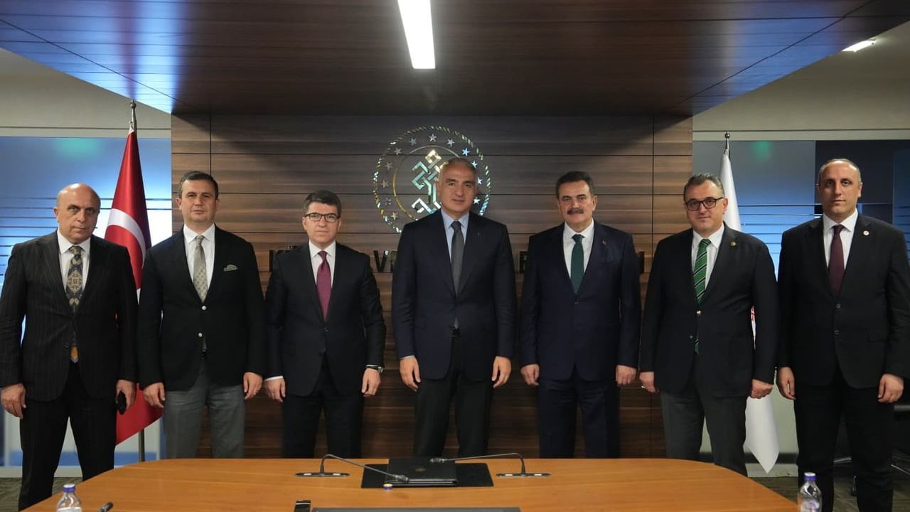 Amasya yöneticileri Bakan Ersoy ile turizm master planını görüştü