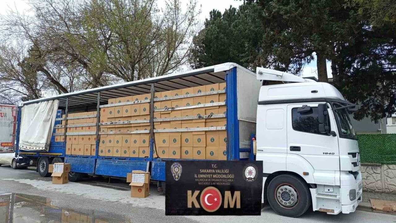 Anadolu Otoyolu'nda yakalanan tırdan 8 milyon boş makaron çıktı, sürücü tutuklandı