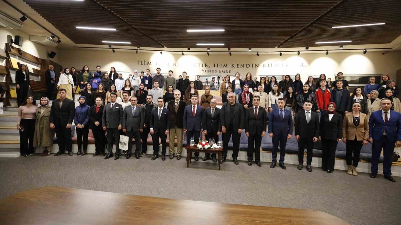 Anadolu Üniversitesi'nde 'Banka Hesabını Kiralama, Suça Ortak Olma' paneli: Gençlere dijital dolandırıcılık uyarısı