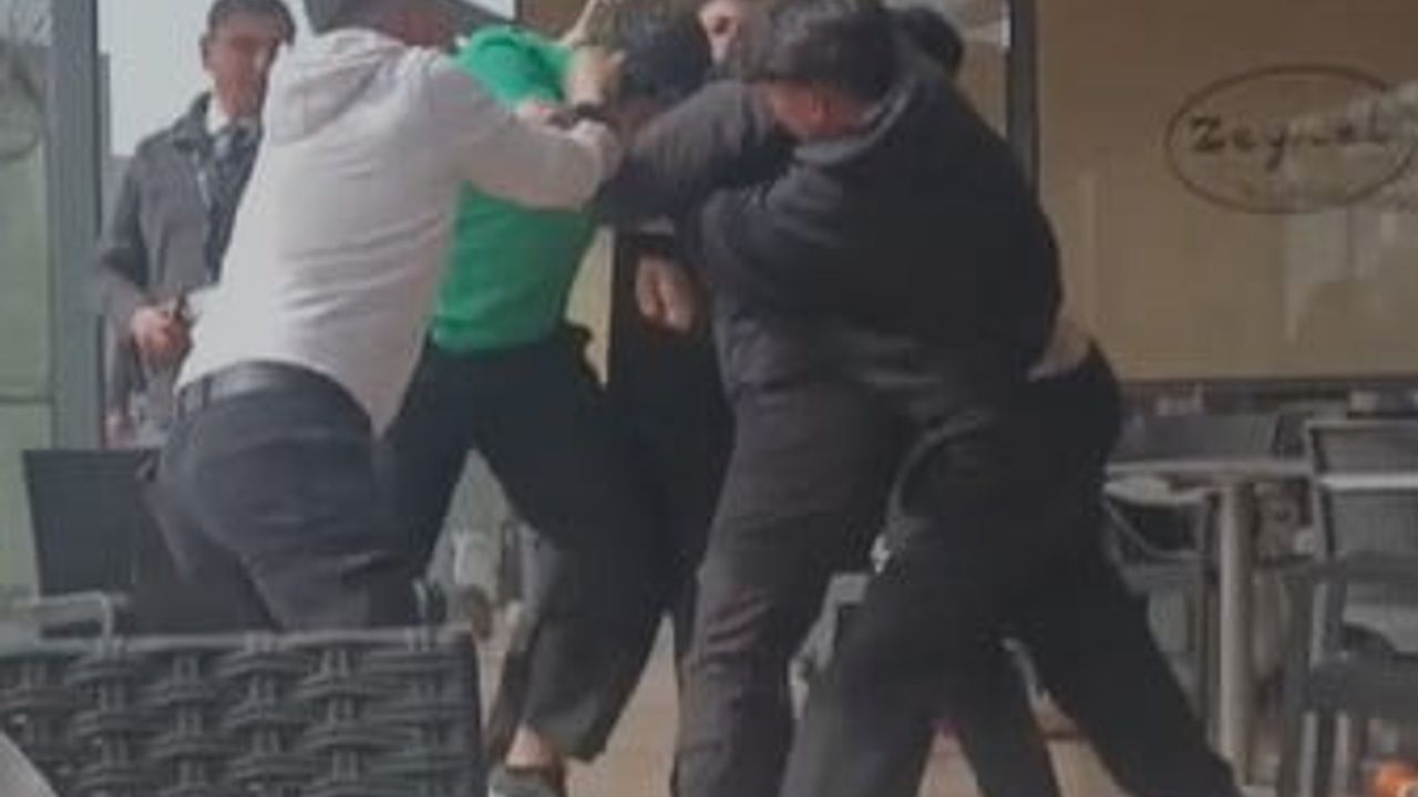 Ankara'da Ankamall'de İki Çocuk Arasında Kavga: Saldırı Anları Kamerada