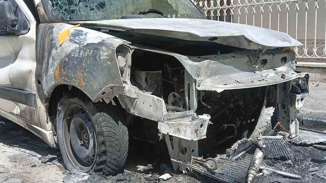 Ankara'da boşanma sürecindeki eş evini kurşunladı, otomobilini yaktı