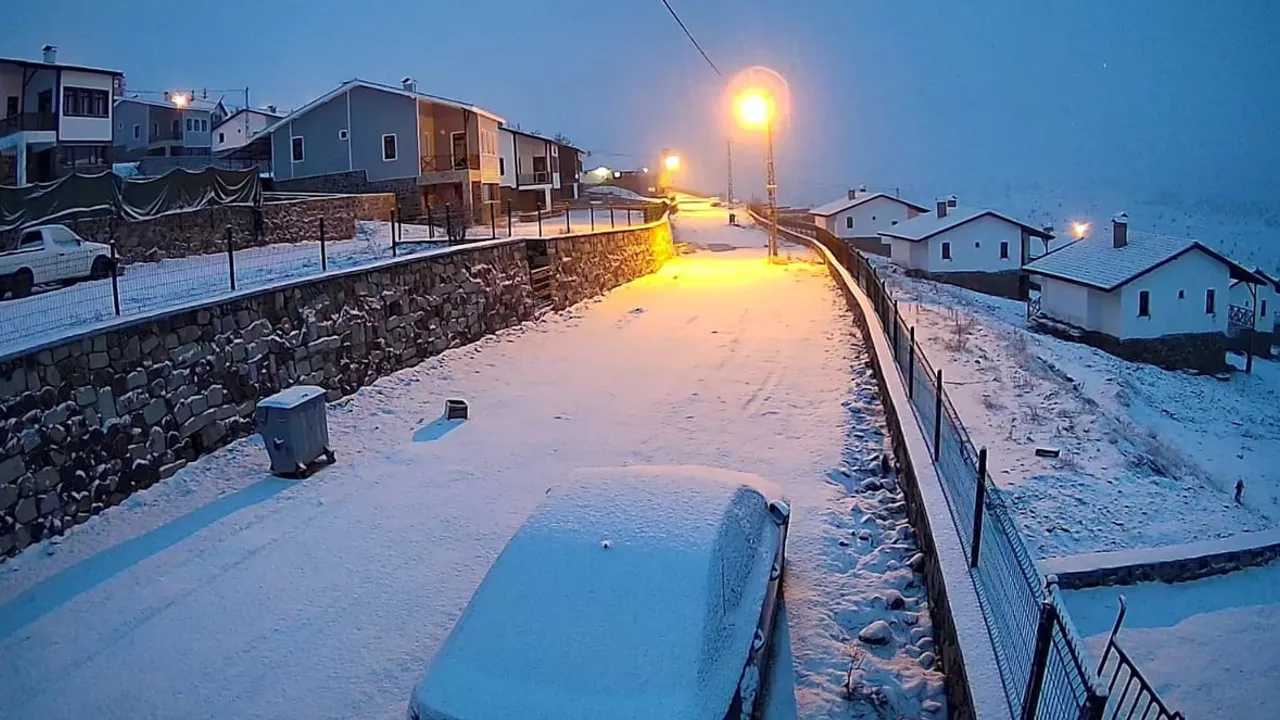 Ankara’da yüksek kesimler ve çevre ilçelerde kar yağışı etkili oldu